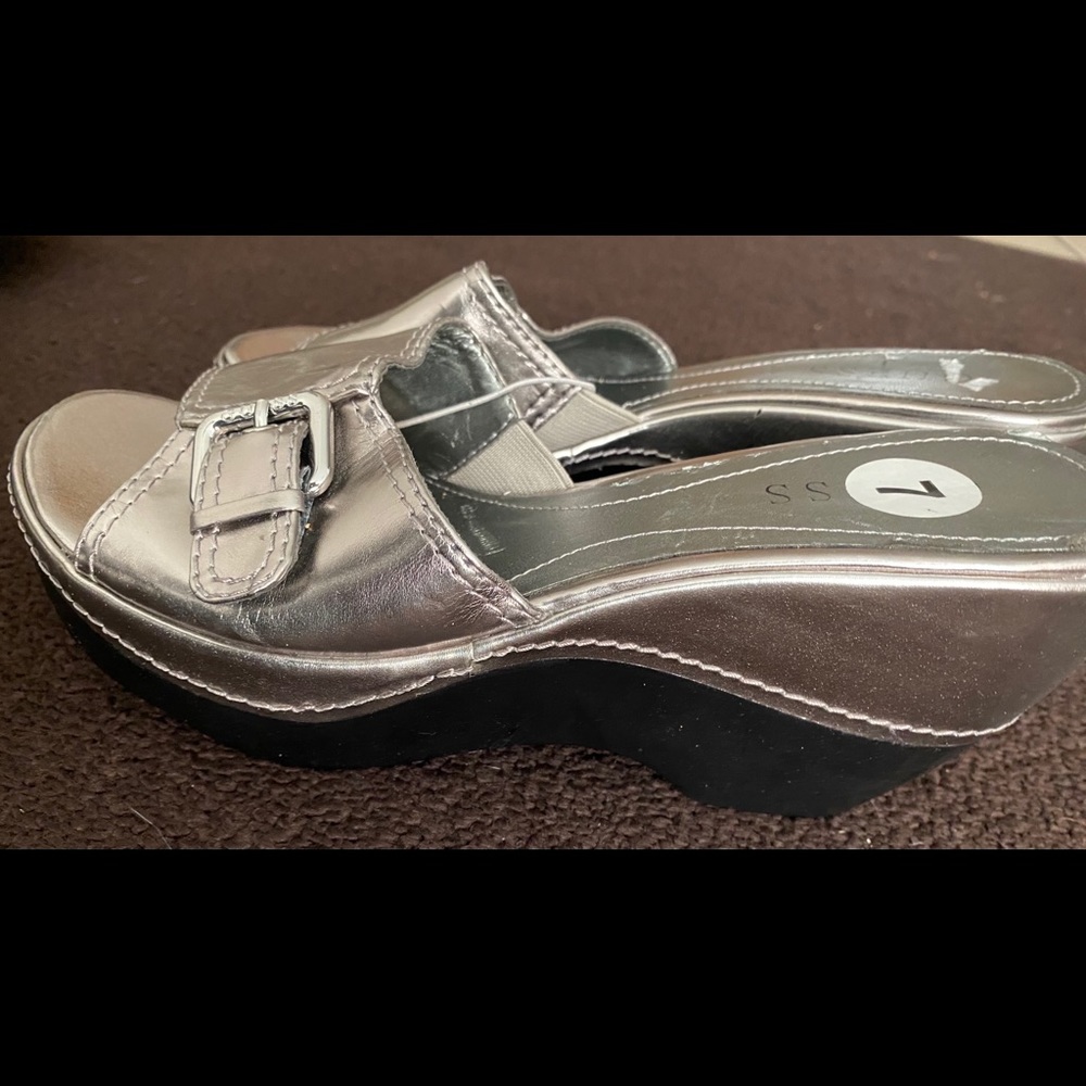 GUESS Wedges - Picture 2 of 4